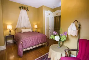 Hollinger House - Room