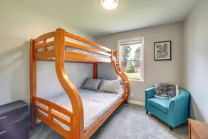 Deck & Patio: Inviting Abode in Natrona Heights! - Innenbereich