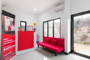 RedDoorz Plus near Trans Studio Cibubur 2 - Reception