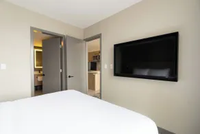 Sandman Signature Winnipeg Airport Hotel & Suites - Room