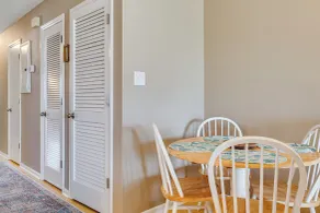 Emerald Isle Condo Near Beach w/ Screened Porch! - Interior