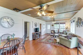 14 Acres w/ Pond Access: Farmhouse in Temple! - Interiør