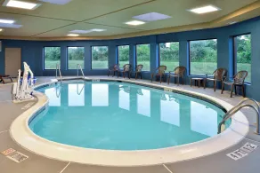 Holiday Inn Express Lewisburg - New Columbia by IHG - Piscina