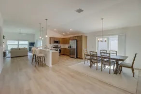 Community Pool & Tennis Court: Gem in The Villages - Interior