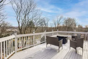 Pet-friendly Home w/ Lake Views & Deck! - Intérieur