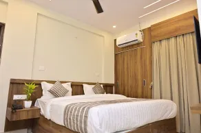 Hotel Noble Nook, 100 Ft Road, Indiranagar - Rom