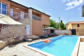 Spacious poolside apartment in Tar - Piscina