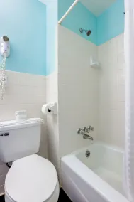 Relax Inn By OYO Natural Bridge I-81 - Salle de bain