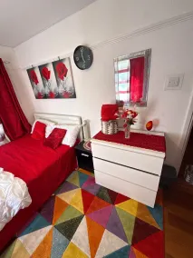 Charming London Guest Room with Garden BBQ - Room