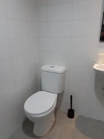 UROOMS Senayan - Badeværelse