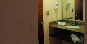 Hotel Soleil Celaya - Bathroom