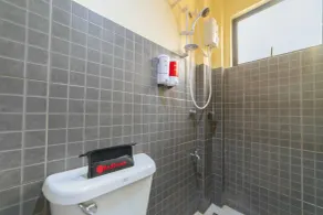 RedDoorz near New Government Center - Salle de bain