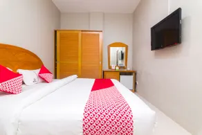 Capital O 1867 Kara Guest House - Room
