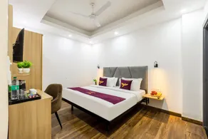 Hotel Admire Inn Sec - 104 By ASPL - Rom