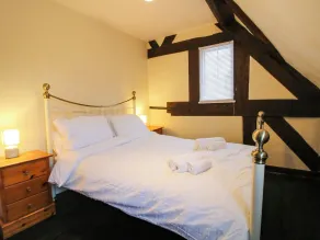 34 The Wharfage - Room