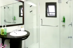 Out of the Blue Resort - Bathroom