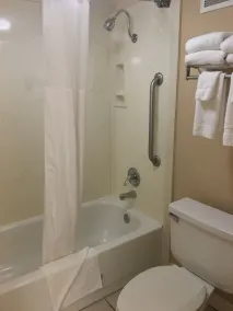 Quality Inn & Suites Clarksville - Banheiro