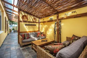 Tom's Guest House - Reception