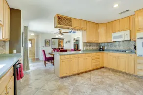 20 Mi to Austin: Texas Farmhouse on 10 Acres - Innenbereich