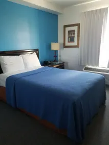 Ramada by Wyndham Williston - Room