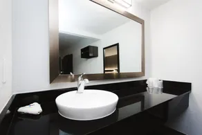 Motel 6 Houston, TX - Medical Center - NRG Stadium - Bathroom