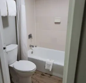 Quality Inn & Suites St Augustine Beach Area - Salle de bain