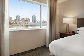 Embassy Suites by Hilton Cincinnati RiverCenter - Vue de la chambre