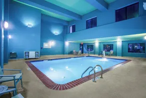 Holiday Inn Express Hotel & Suites Lewisburg by IHG - Pool