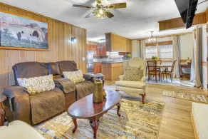 River, Trails & Wine! Extended Escape Near Mt Airy - Interiør