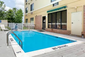 Comfort Suites Dover University Area - Piscine