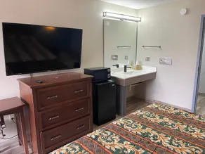 Brookwood Inn - Extended Stay - Bathroom
