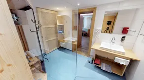 Family room, bath, toilet, west - Baño