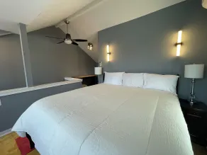 QUARTERS - Rom