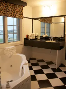 St. Brendan's Inn - Bathroom
