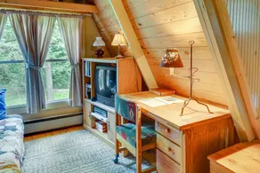 Cozy Pennsylvania Abode w/ Porch, Grill & Fire Pit - Rum