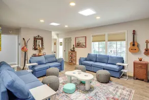 2 Mi to Cal State Long Beach: Bungalow w/ Hot Tub! - Interior