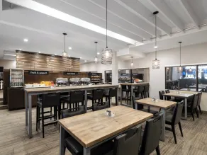 Holiday Inn Calgary Airport by IHG - Restaurant