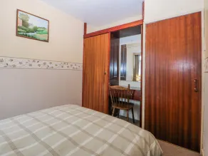 First Floor Apartment - Værelse