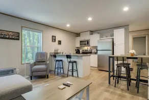 Brand New! Peaceful Wooded Retreat in Holcombe! - Parte interna