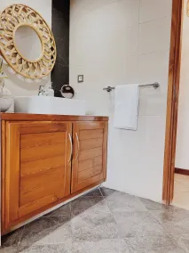 SEAS the DAY luxury seafront! - Badezimmer