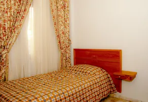 White House Apartments - Room