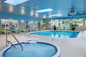 Holiday Inn Express & Suites Saskatoon Centre by IHG - Piscina