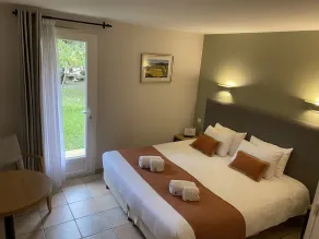 Logis Hôtel La Bastide De Grignan & Restaurant La Chênaie - Camera