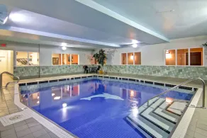 Hampton Inn & Suites by Hilton Calgary-Airport - Piscine