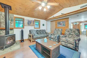 Rustic Michigan Lakeside Cabin w/ Private Dock! - Interiör