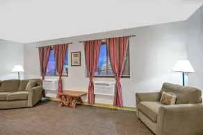 Super 8 by Wyndham Ticonderoga - Lobby