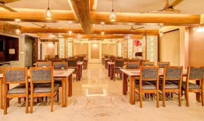 Opulence Inn - 500 Meters From Railway Station - Restaurant