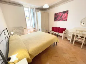 Central Spoleto Apartment With Large Sunny Terrace With Views - Værelse