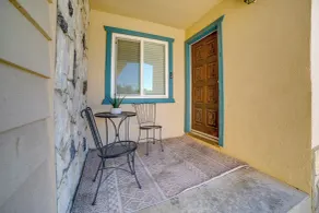 Commuter Friendly! Extended Stay in Riverside - Interior