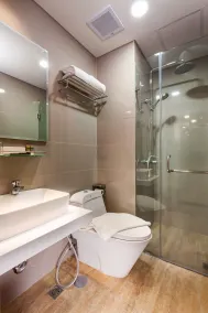 Ramada by Wyndham Serpong - Bathroom